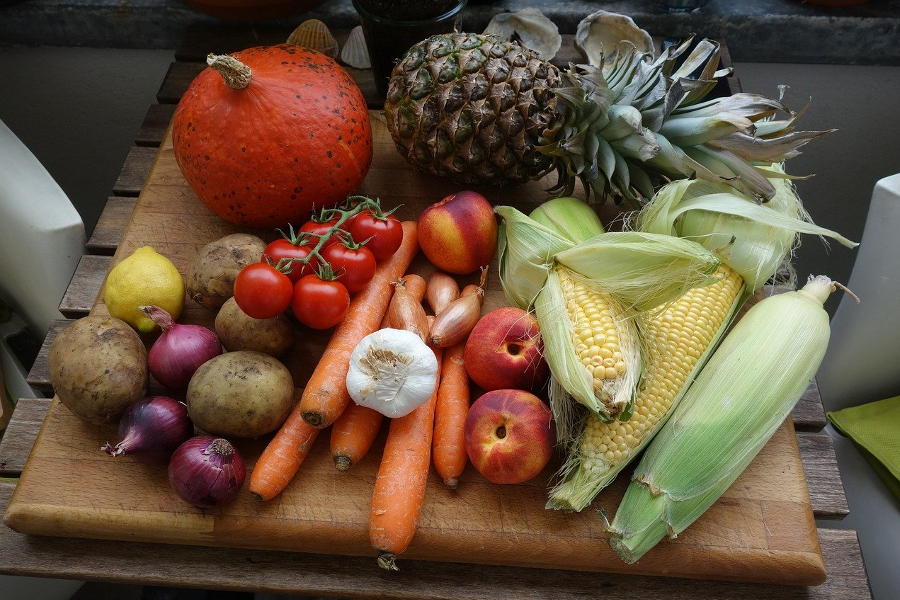 Ballaststoffe sind ein unverzichtbarer Bestandteil der Nahrung. Man findet sie in Obst, Gemüse und Getreideprodukten.