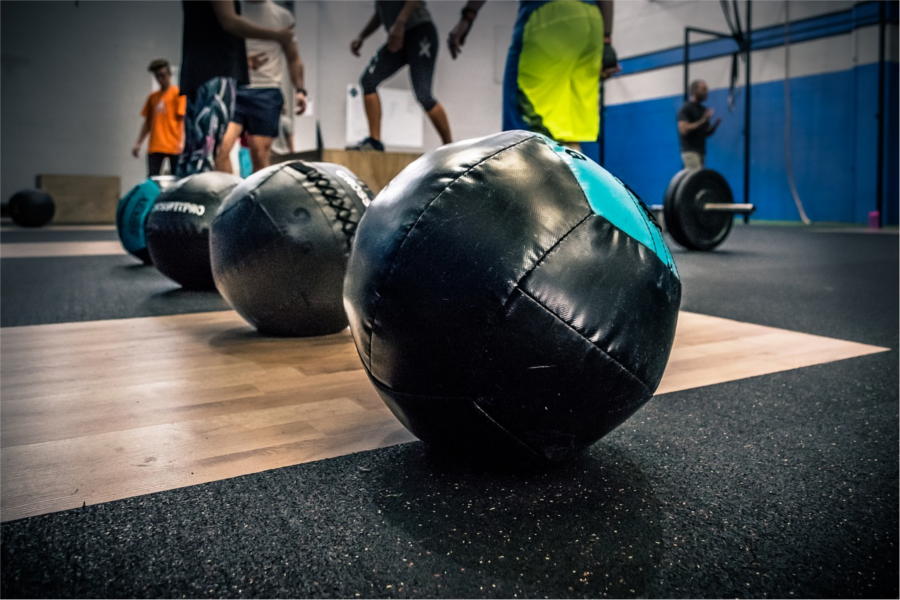 Medizinbälle im Fitnessstudio