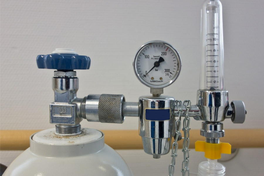 Druckregler an einer Sauerstoffflasche